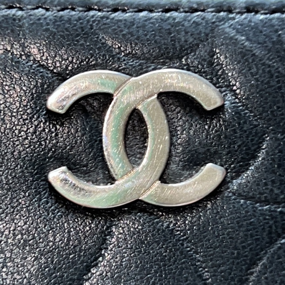 Chanel Black Camellia Embossed Lambskin Card Case. - Picture 9 of 10